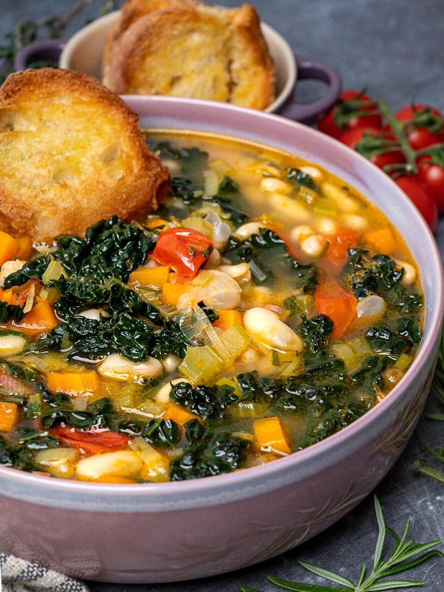 HEARTY TUSCAN WHITE BEAN SOUP - Dieter24