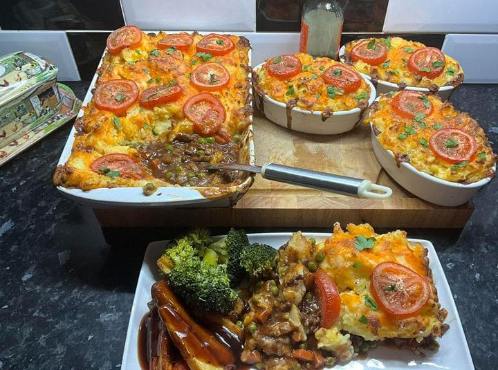 Homemade Cottage Pie with Cheesy - Dieter24